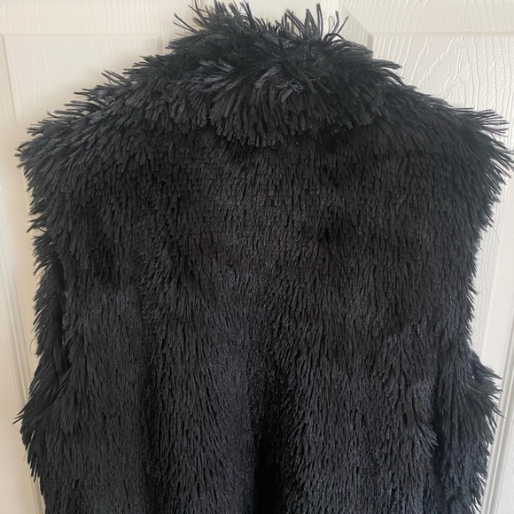 Betsy Johnson faux fur shaggy black vest with silk leopard print inside lining M - Picture 5 of 10